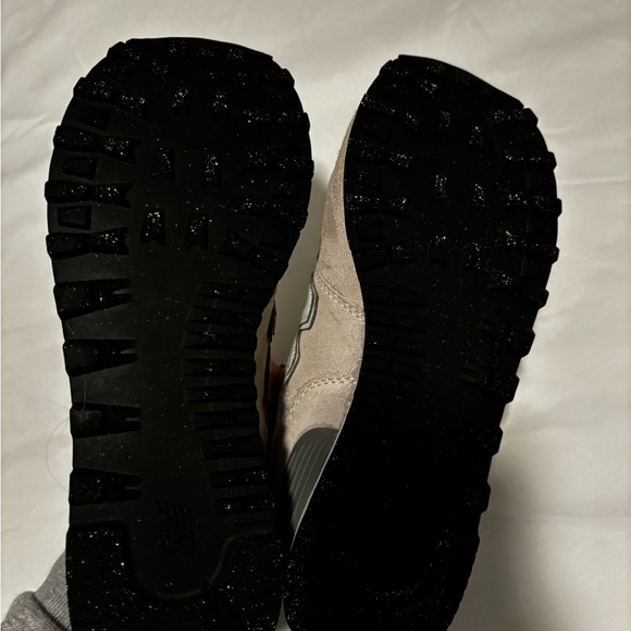 New Balance women’s 6 Gray Sneakers - Picture 7 of 7